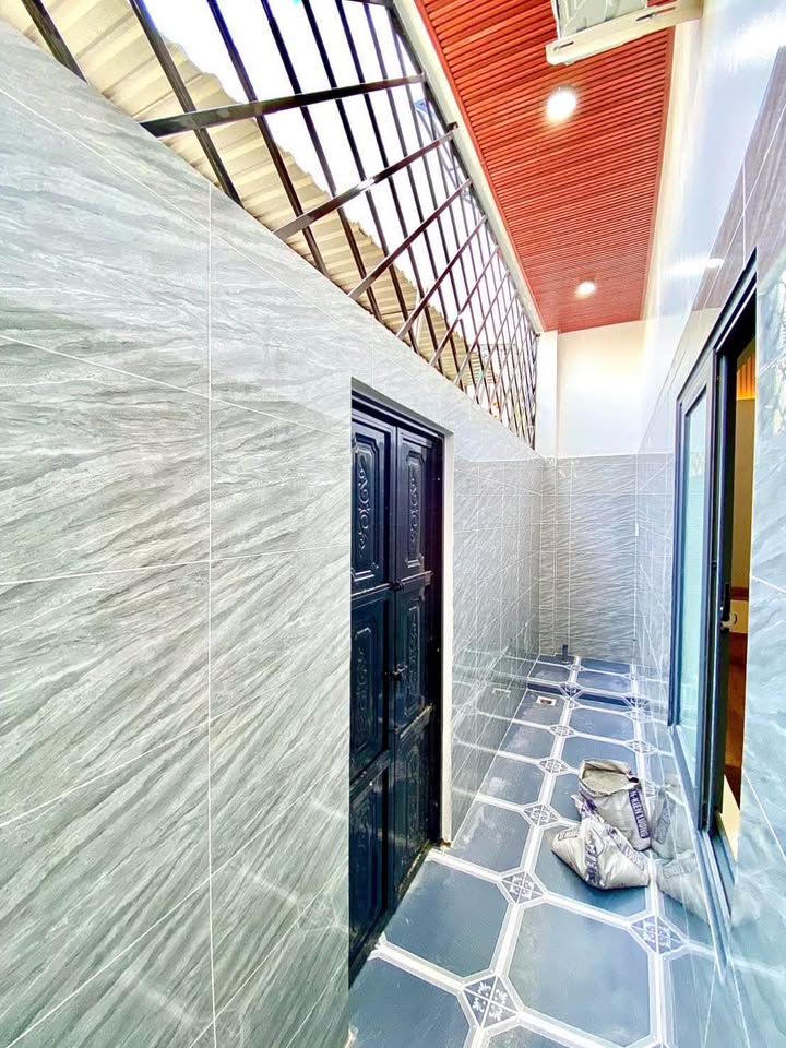 Nhà phố mới hoàn thiện tại KDC Tỉnh Uỷ, Rạch Giá 102m² giá 3.45 tỷ - Tặng nội thất cao cấp!