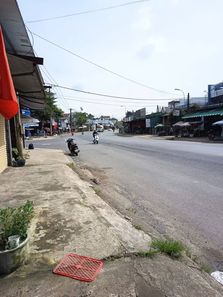 Nhà cấp 4 mặt tiền Quốc lộ 20 Bảo Lộc 128m² giá 3.7 tỷ - Khu buôn bán sầm uất!