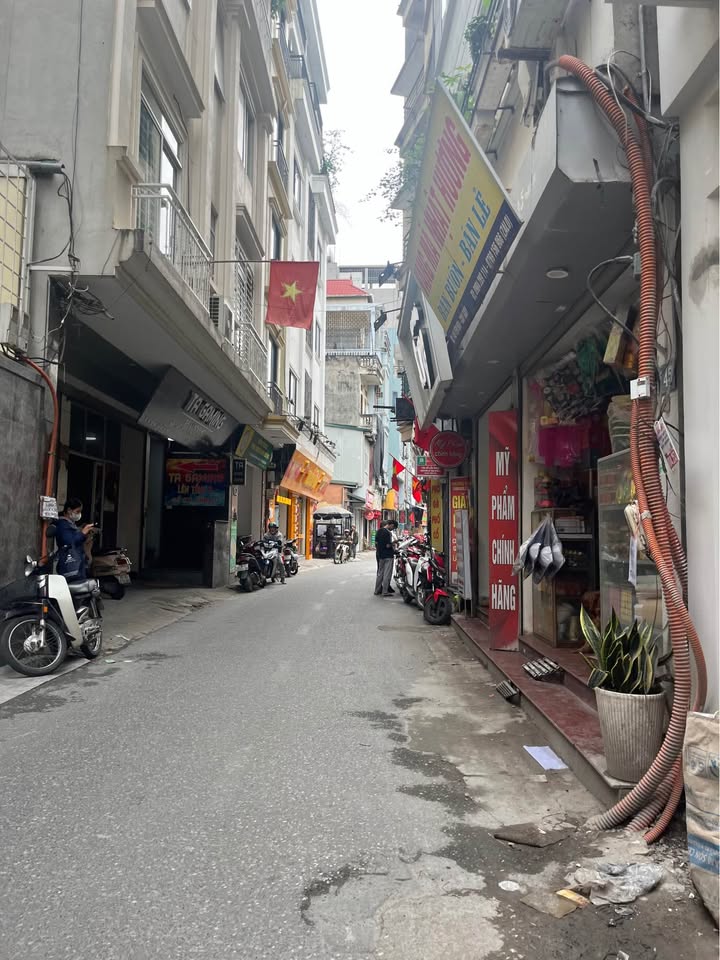 Nhà riêng Trần Cung 50m² giá 7 tỷ - Ô tô đỗ cổng, tiện ích đầy đủ!