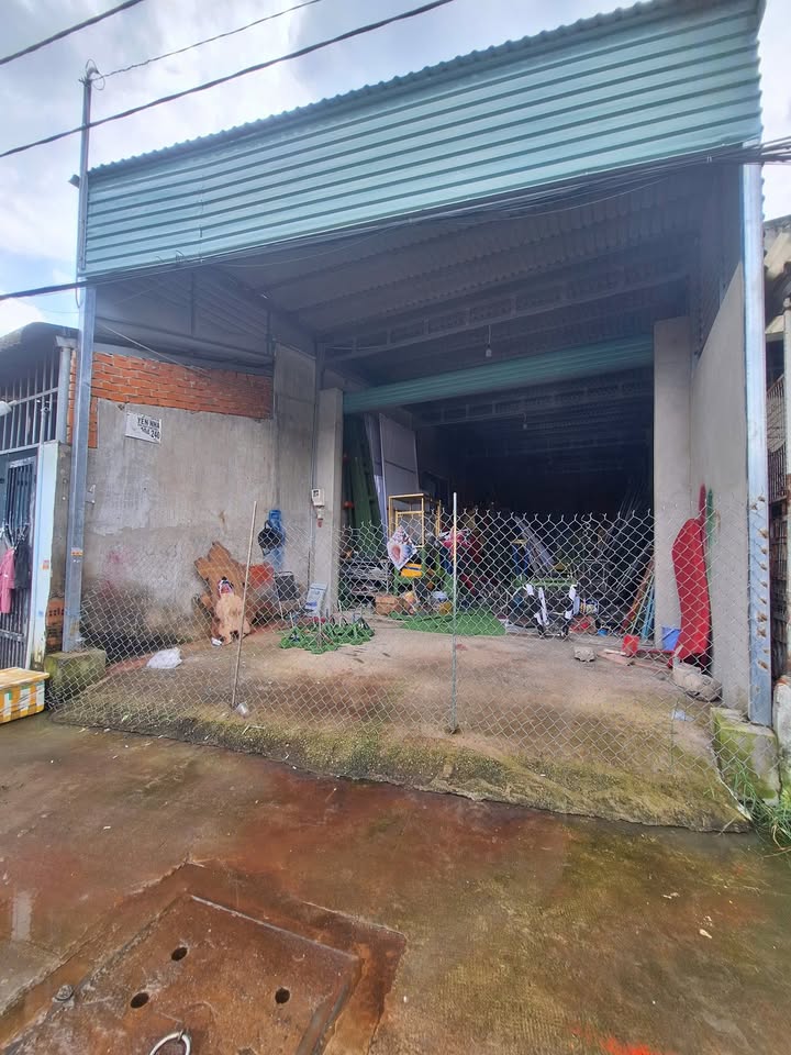 Đất thổ cư Hóc Môn 108m² giá 3.7 tỷ - Bán gấp kèm nhà xưởng cho thuê 5 triệu/tháng!