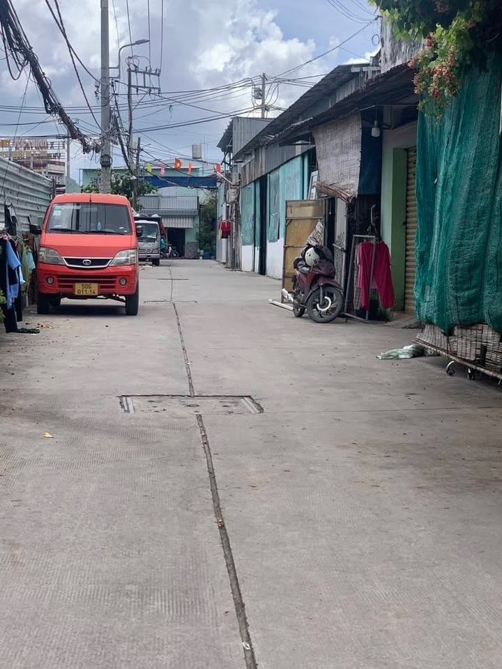 Nhà 3 tầng Tân Thới Nhất, Quận 12 - 200m² chỉ 11.99 tỷ - Ô tô vào tận nhà!