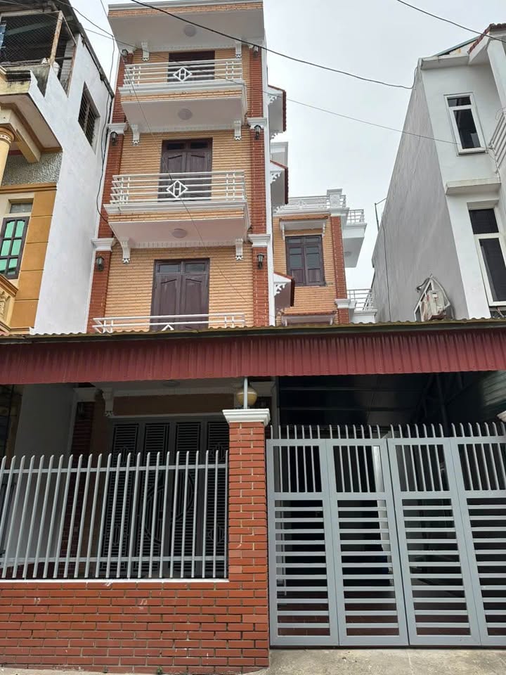 Nhà 4 tầng chính chủ tại Nông Trang, Việt Trì 103m² giá 5.5 tỷ - Đầu tư sinh lời!