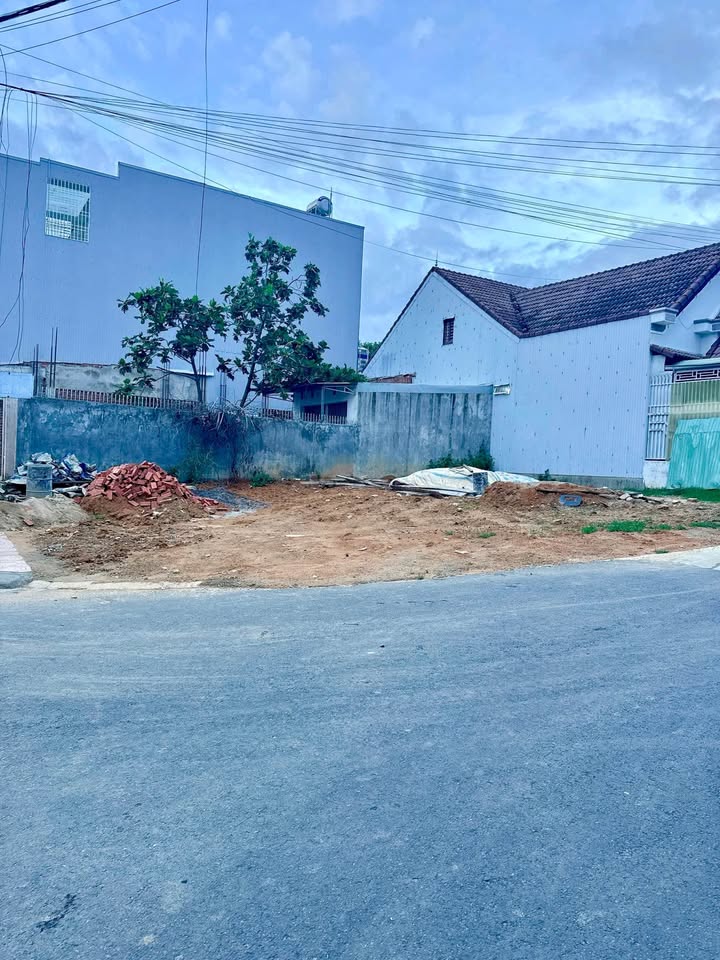 Lô góc vàng Duy Tân 179m² giá 3 tỷ - Cơ hội đầu tư tuyệt vời!