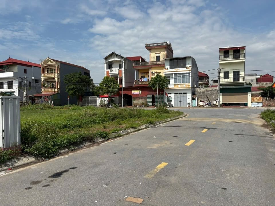 Bán đất thôn Đìa, Nam Hồng 83m² - Đầu tư sinh lời, gần hồ và sân bay!