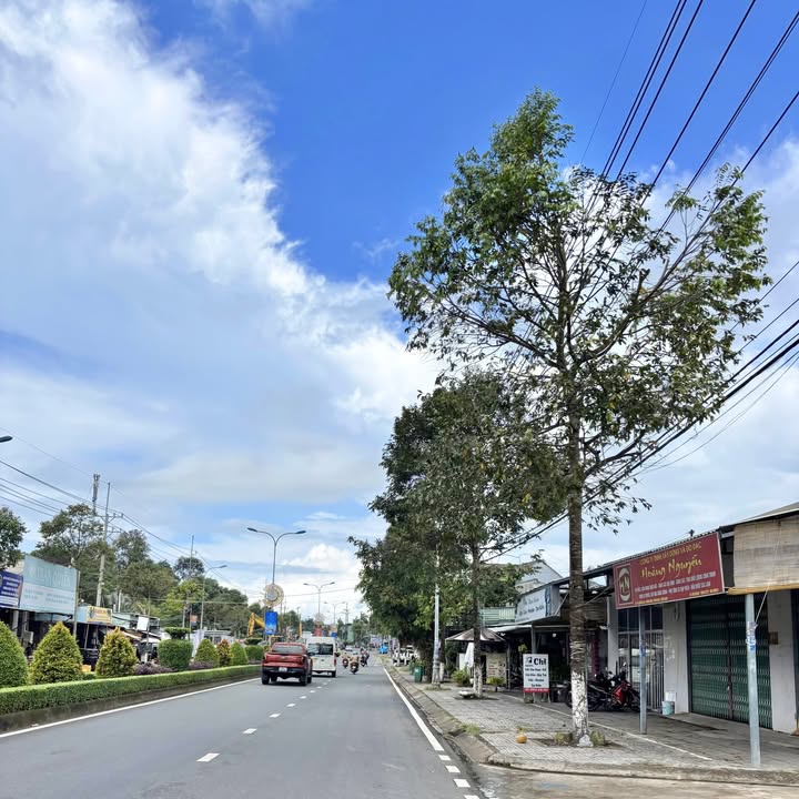 Đất nền mặt tiền đường Chùa Ông, Phú Quốc 120m² giá chỉ 2 tỷ - Kinh doanh thuận lợi!