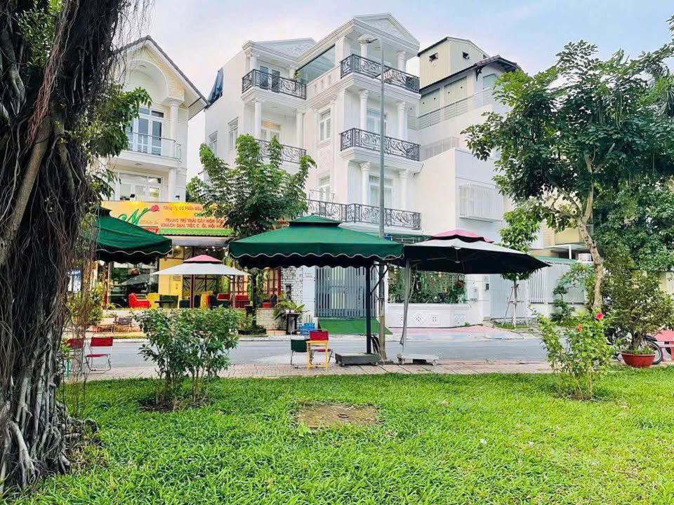 Nhà phố mặt tiền KDC An Phú Hưng, Quận 7, 105m² giá 25.3 tỷ - View sông mát mẻ!