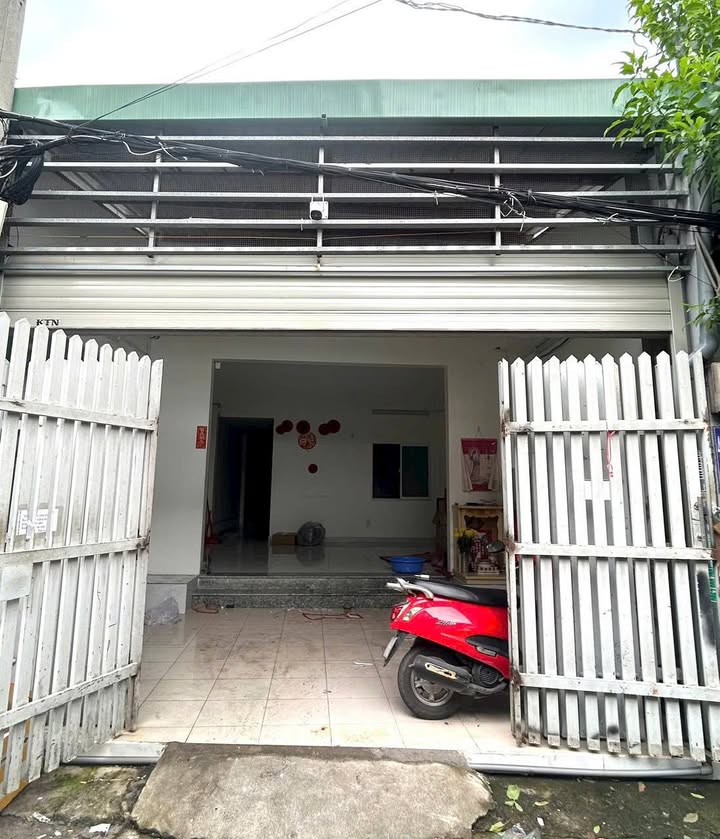 Nhà hẻm 439, đường Hồ Học Lãm, quận Bình Tân, 100m² giá 5.9 tỷ - Chính chủ bán gấp!