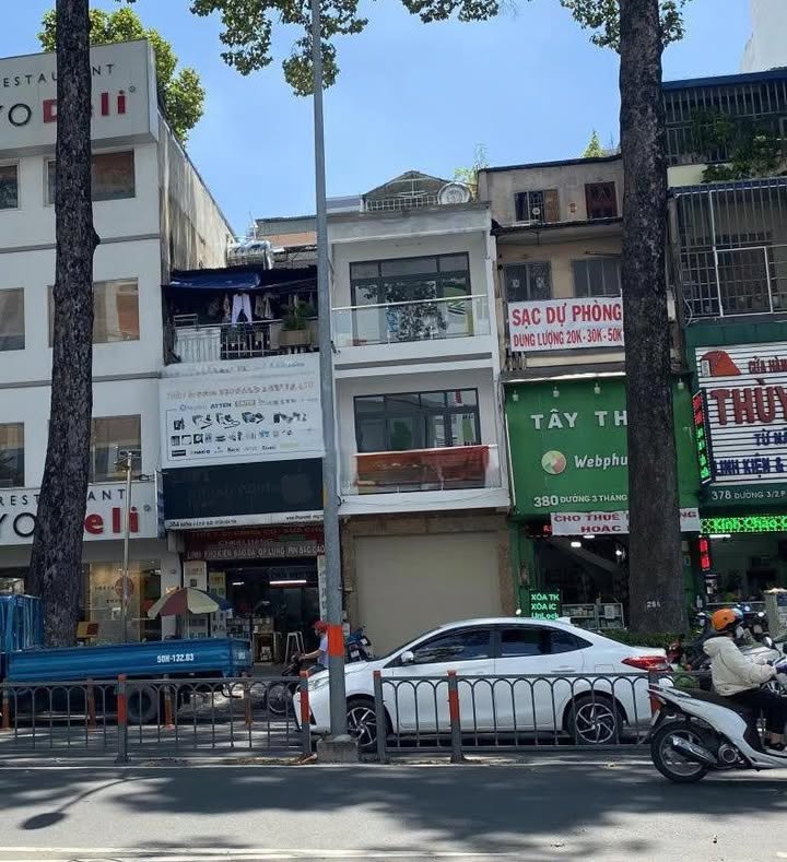 Cho thuê nhà mặt tiền đường 3/2, quận 10 - Diện tích 60m², vị trí đắc địa cho kinh doanh!