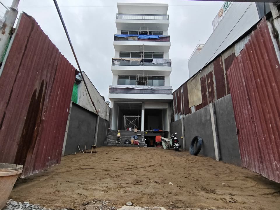 Cho thuê tòa nhà mặt tiền Nguyễn Văn Tăng, quận 9 - Diện tích 780m², giá 140 triệu/tháng