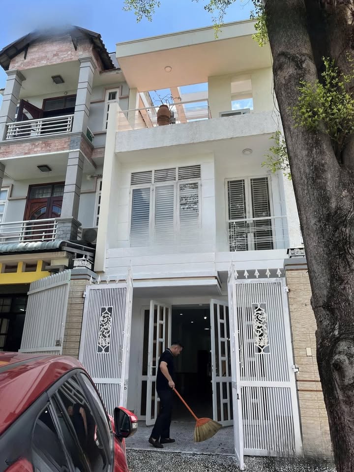 Nhà mặt tiền Đỗ Xuân Hợp 90m² giá 18 triệu - Không thể bỏ lỡ!