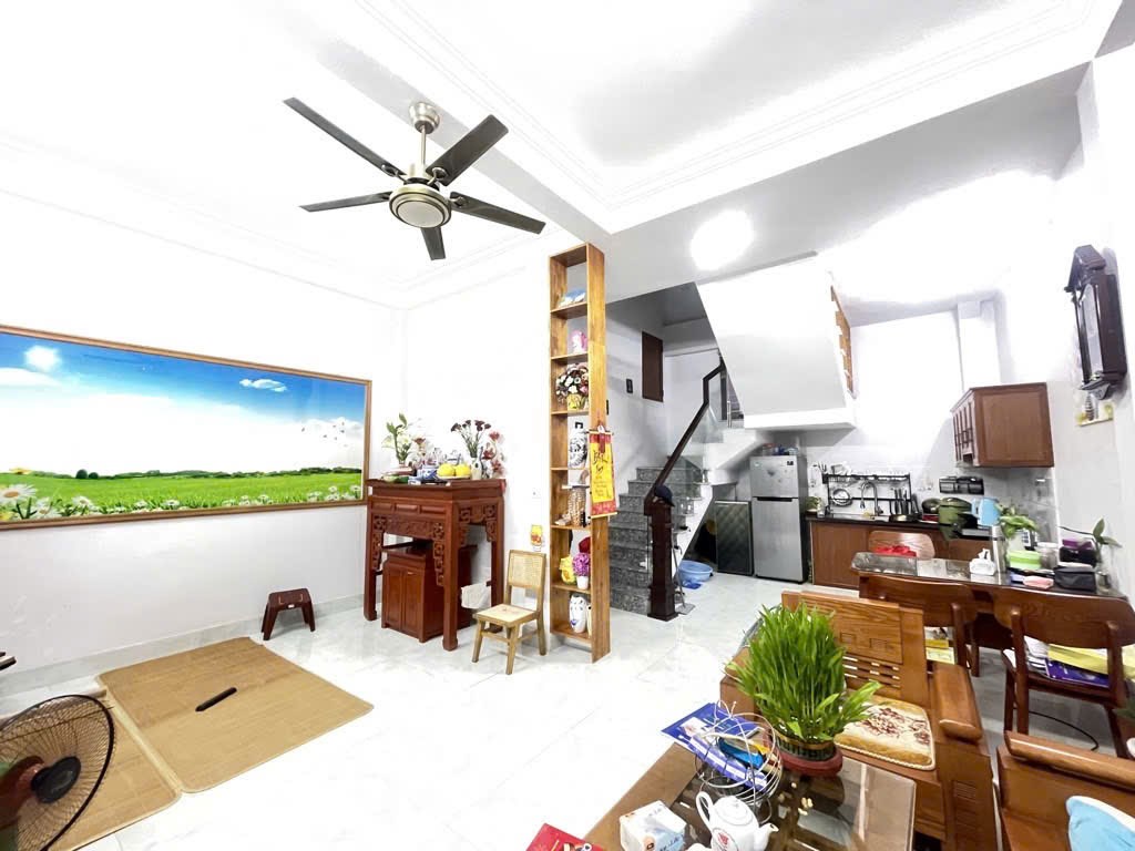 Nhà 3 tầng 54m² tại TT Chi Đông giá 3.35 tỷ - Tặng nội thất sang trọng!
