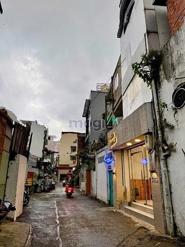 Nhà góc 2 mặt hẻm sát mặt tiền Trần Đình Xu Quận 1, 55m² giá 9.9 tỷ - Tiềm năng khai thác tuyệt vời!