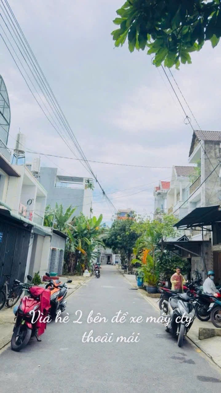 Nhà 3 lầu view công viên Tân Thới Hiệp 21, Quận 12 giá 5.85 tỷ - Sẵn sàng vào ở!