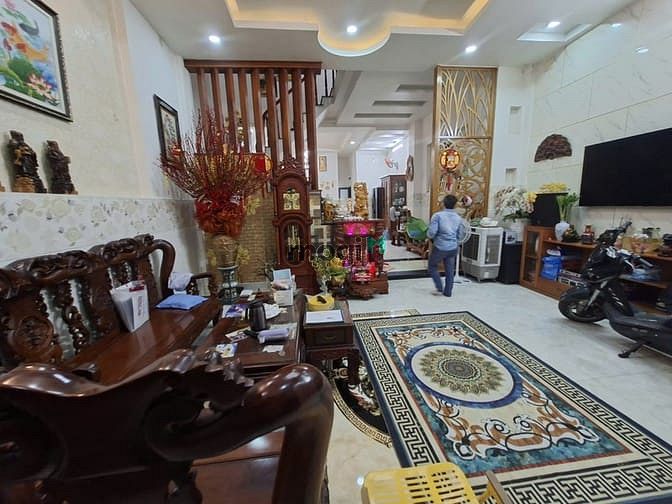 Nhà đẹp Hẻm Tân Hòa Đông 144m² giá 10.8 tỷ - Nở hậu, gần chợ Phú Lâm!