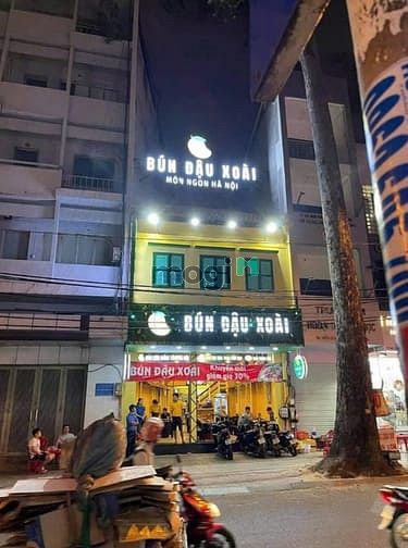 Nhà hàng mặt tiền 96 Trần Quang Khải, Q1 270m² giá 80 triệu - Cơ hội kinh doanh tuyệt vời!