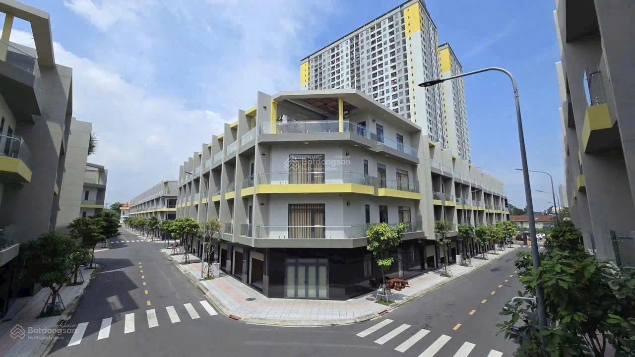 Nhà Phố Bcons Uni Valley Dĩ An 200m² giá 7.7 tỷ - Chiết Khấu 6%, Miễn Lãi 0% Trong 1 Năm