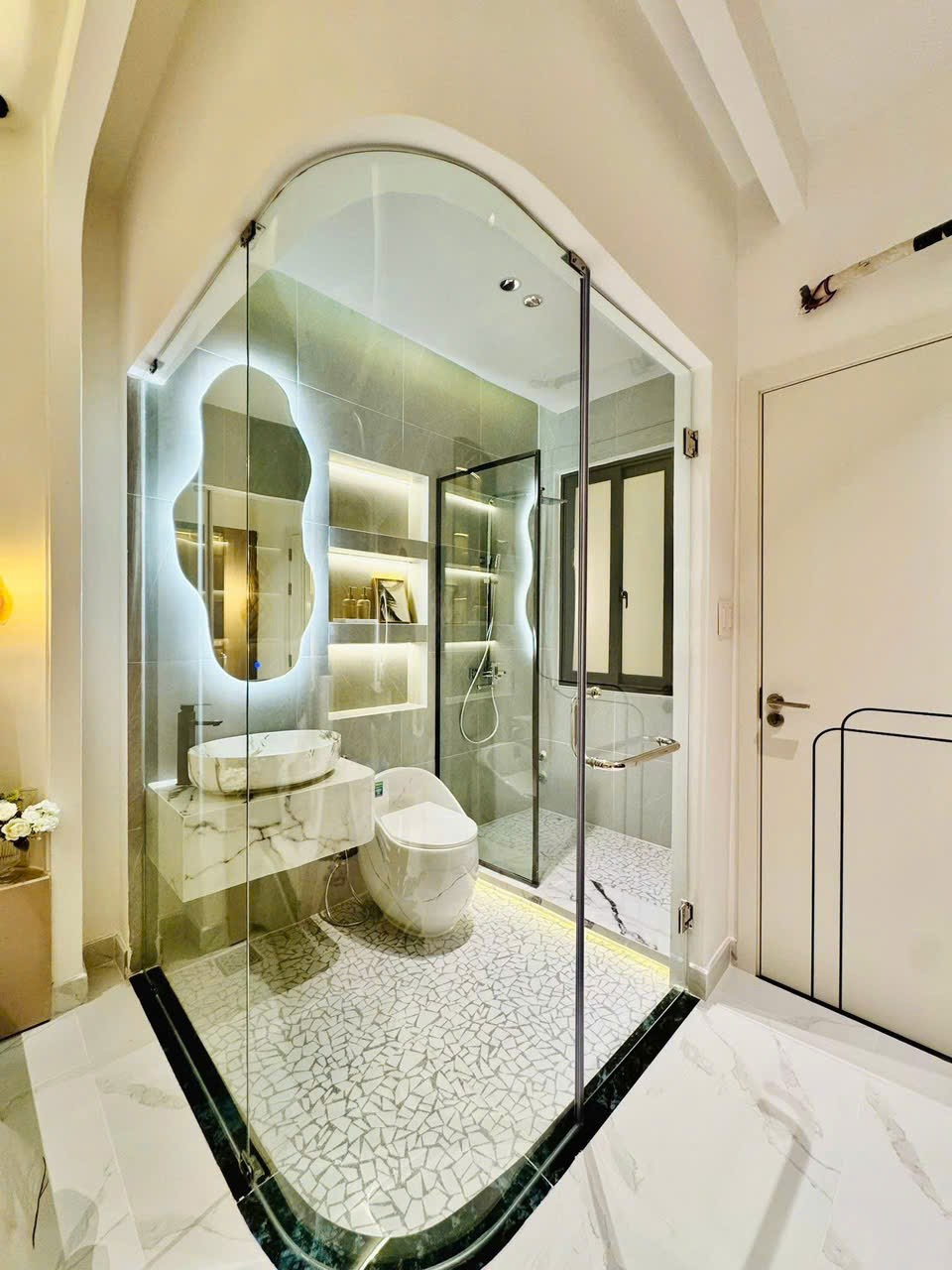 Nhà 1 trệt 4 lầu sang trọng tại Chánh Mỹ, Thủ Dầu Một, 150m² - Không gian sống đẳng cấp!