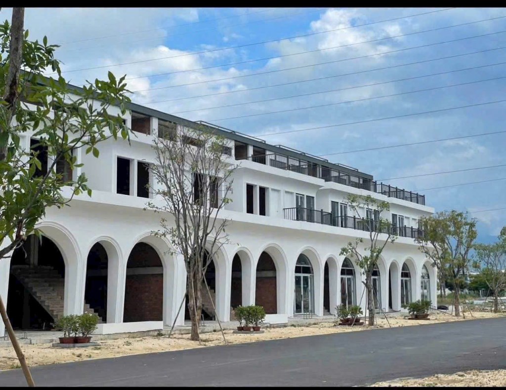 Nhà phố Tây Nha Trang 100m² giá 8.5 tỷ - Sổ đỏ chính chủ, cho thuê ổn định!