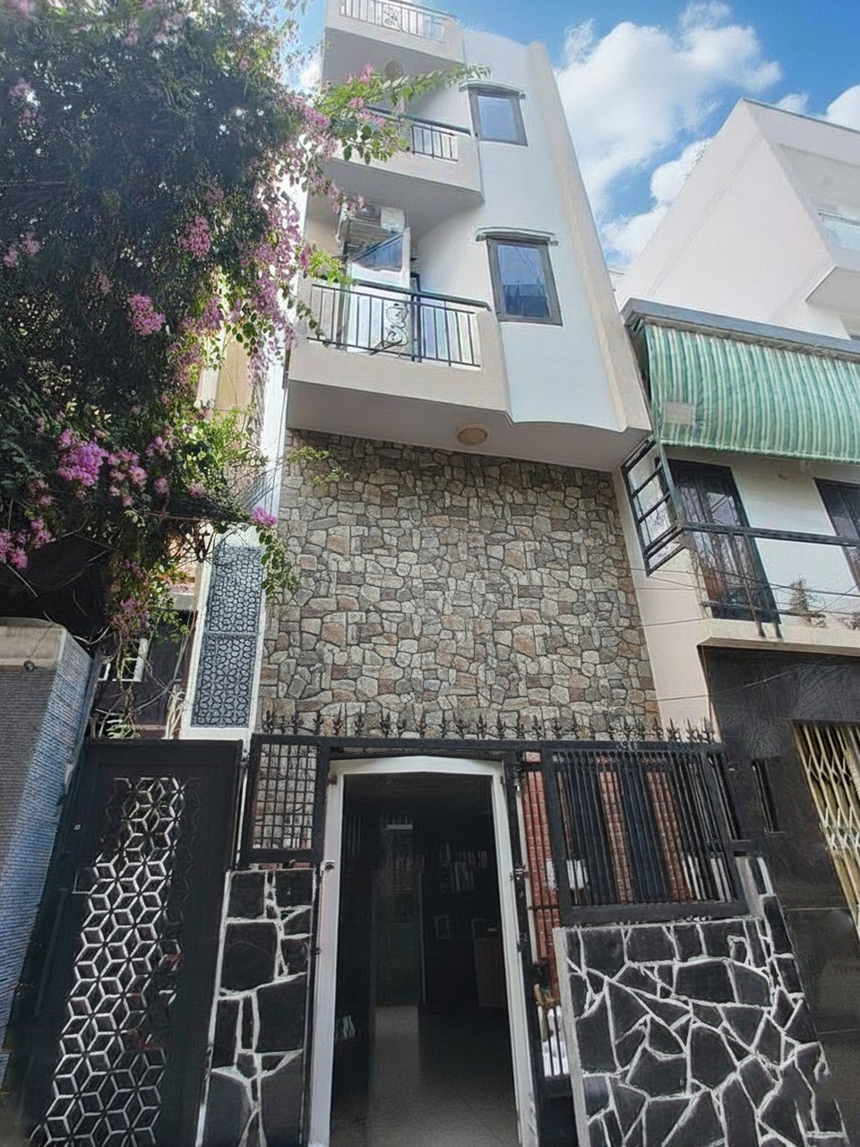 Nhà vuông SHR 5 tầng HXH 26m² Bình Thạnh giá 6.6 tỷ - Đầu tư sinh lời ngay!