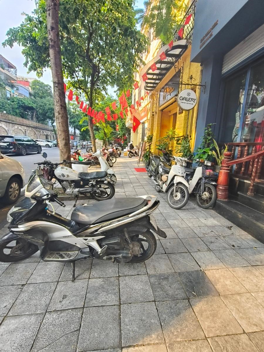 Nhà mặt phố Phùng Hưng Hoàn Kiếm 102m² giá 85 tỷ - Pháp lý rõ ràng, sẵn sàng giao dịch!