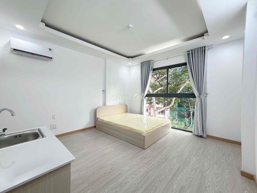 Căn hộ studio Trần Hưng Đạo Quận 5 40m² giá 6.8 triệu - Full nội thất, cửa sổ lớn thoáng mát!