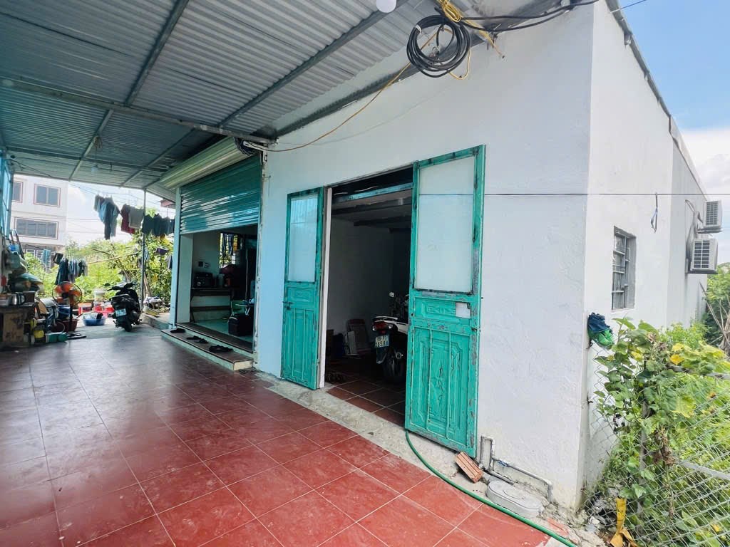 Nhà cấp 4 52m² Tổ 9 TT Quang Minh giá 2.3 tỷ - Ô tô đỗ cửa, khu dân cư đông đúc!