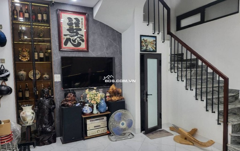 Nhà phố Trương Định 25m² giá 5.5 tỷ - Full nội thất, chỉ việc vào ở!