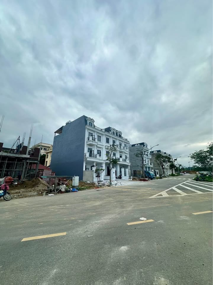 Bán đất khu đô thị Bắc Cường Lào Cai 111m² giá 2.55 tỷ - Vị trí đắc địa, pháp lý rõ ràng!