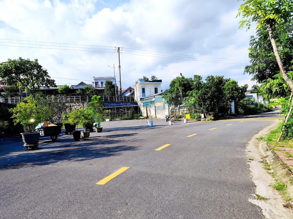 Đất nền Thanh Sơn Uông Bí 93m² giá 11 tỷ - View hồ thoáng mát!