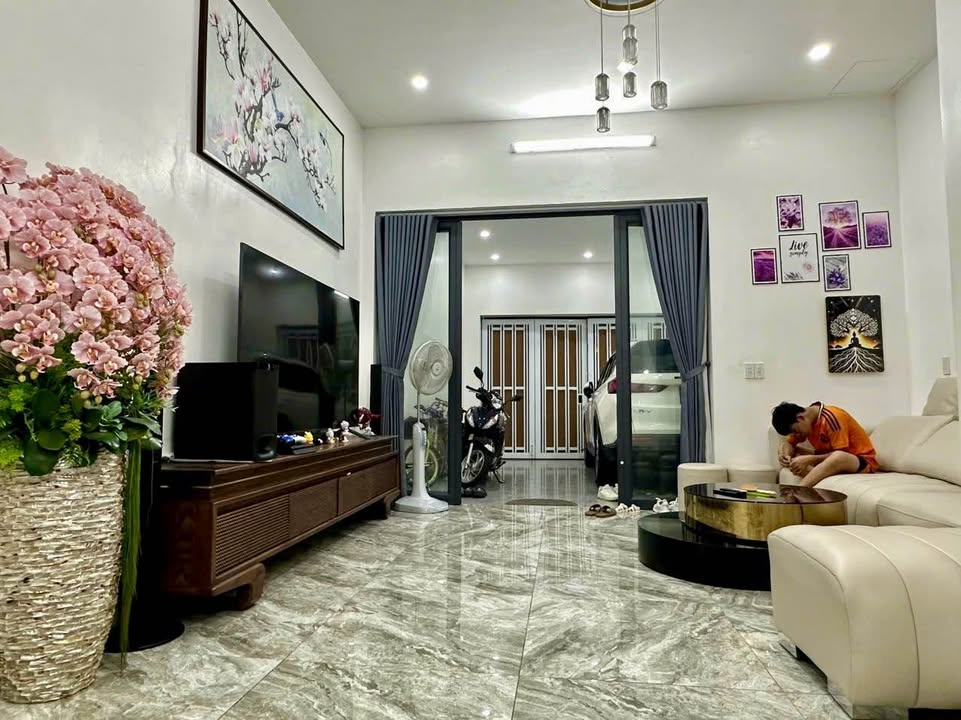 Nhà 2 tầng Nguyễn Văn Cừ 91.2m² giá thỏa thuận - Vị trí đắc địa gần phố đi bộ!