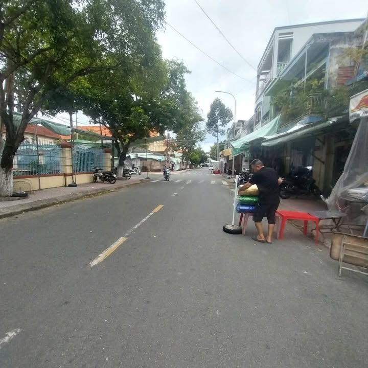 Nhà mặt tiền cho thuê tại chợ đêm P1 TP Vĩnh Long - Phù hợp kinh doanh chỉ 6 triệu!