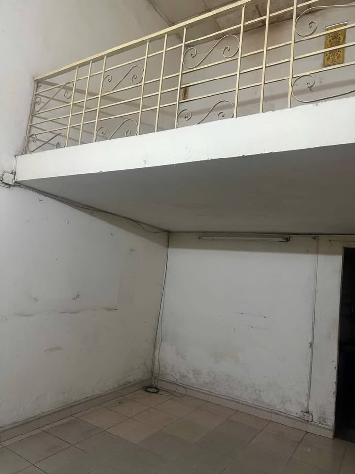 Phòng trọ gác xép 40m² tại Lĩnh Nam - Giá thuê thỏa thuận, phù hợp cho dân lao động!