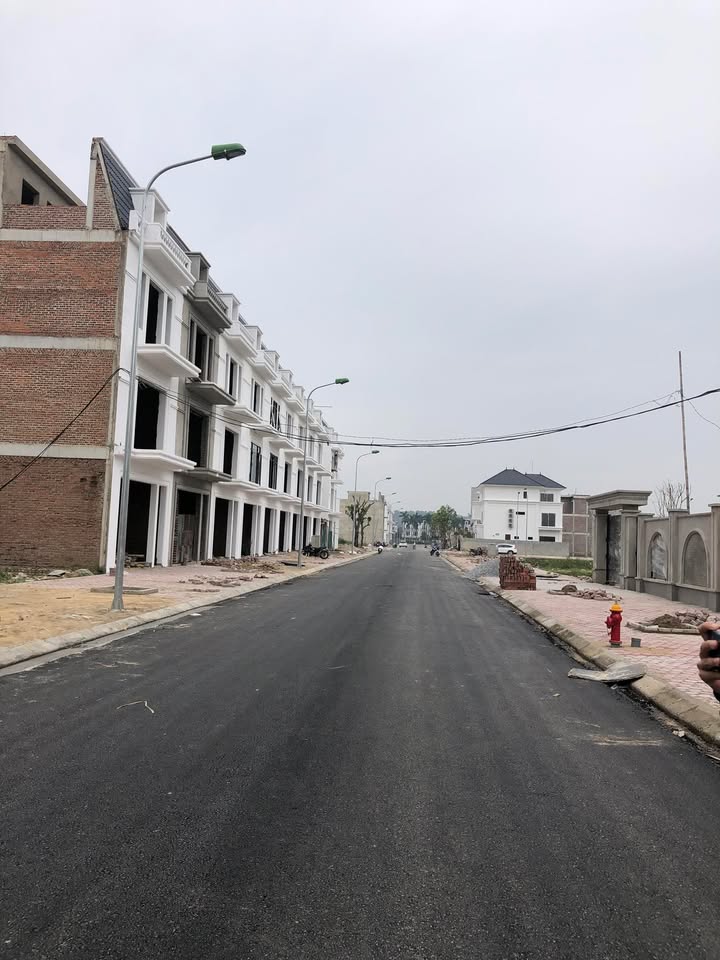 Nhà mặt phố Lý Tự Trọng Sầm Sơn 108m² giá chỉ 4 tỷ - Cơ hội đầu tư tuyệt vời!