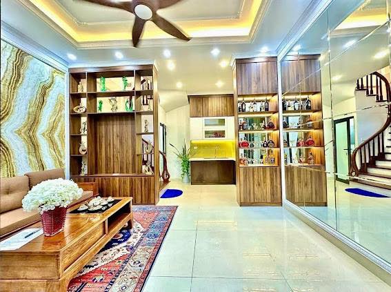 Nhà ở Giang Biên, Long Biên 40m² - Kinh doanh đắc địa, ô tô vào nhà!