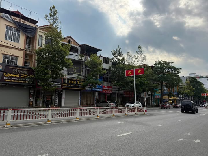 Nhà 3 tầng tại Hoàng Liên, Cốc Lếu 82.5m² giá 4 tỷ - Kinh doanh thuận lợi!