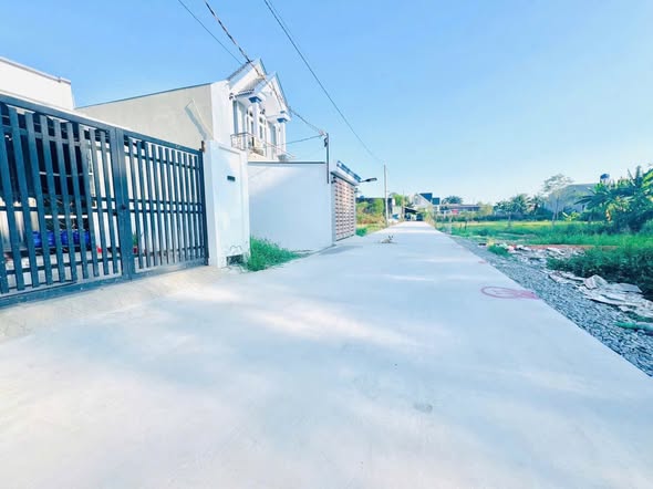 Đất nền Đức Hoà Hạ 105m² giá 1.2 tỷ - Sổ hồng chính chủ, gần chợ và trường học!