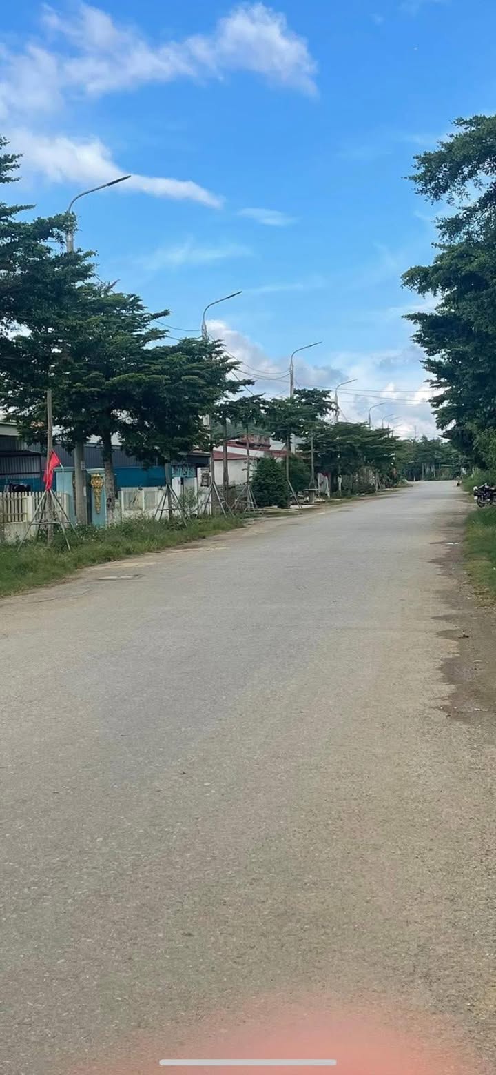 Đất nền Mộc Châu 200m² giá 5 tỷ - Vị trí đắc địa, view đồi chè thoáng mát!