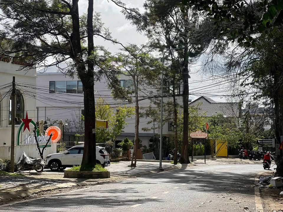 Townhouse mặt tiền Lý Tự Trọng, Bảo Lộc 507m² giá 68 tỷ - Hợp đồng thuê tốt!