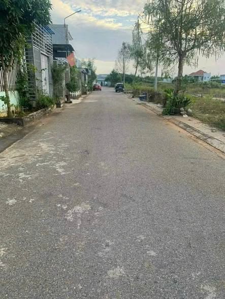 Đất nền Hòa Long 122m² giá 1.9 tỷ - Khu dân cư đông đúc, tiện ích đầy đủ!