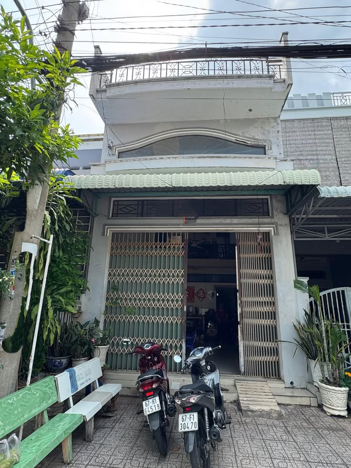 Nhà bán gác đúc tại khu dân cư Long Hưng, 72m² chỉ 1.75 tỷ - An ninh tốt, gần công viên!