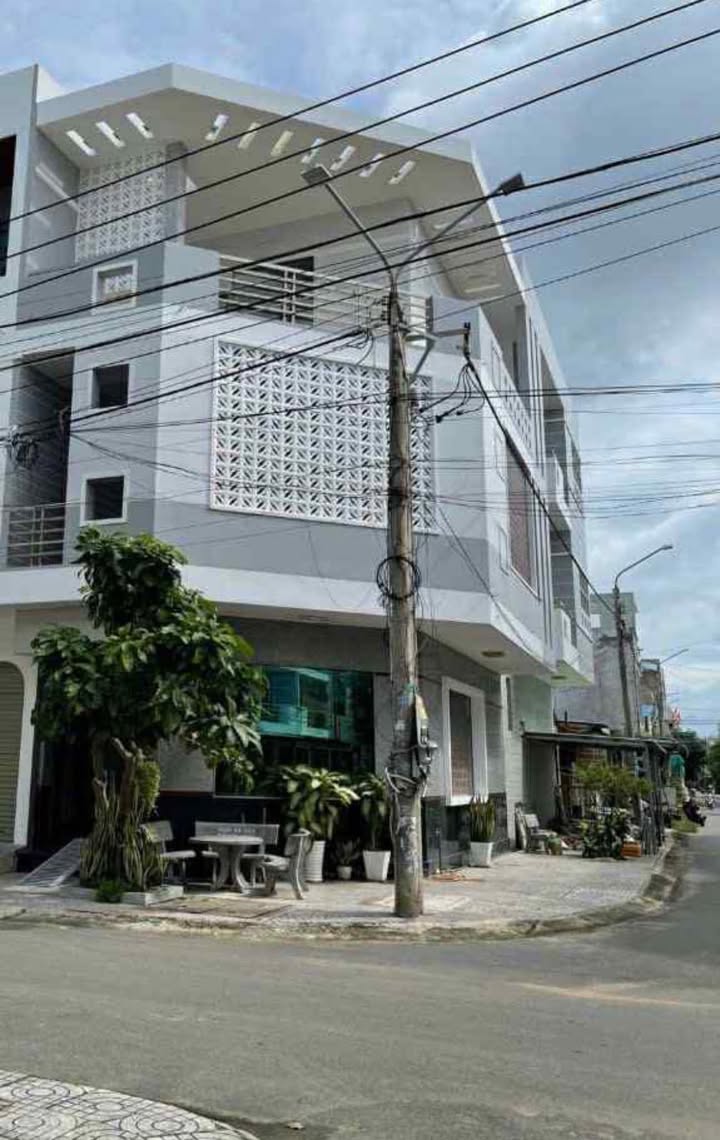 Nhà 2 lầu 1 trệt Hương lộ 5, Phước Tỉnh 95m² giá 3.9 tỷ - Vị trí đắc địa gần chợ!