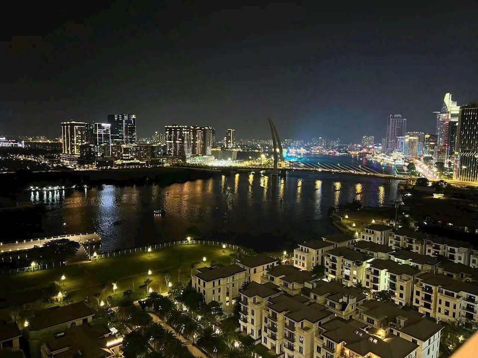 Căn hộ Vinhomes Central Park Bình Thạnh 118m² giá 28 tỷ - Full nội thất, view sông Thủ Thiêm!