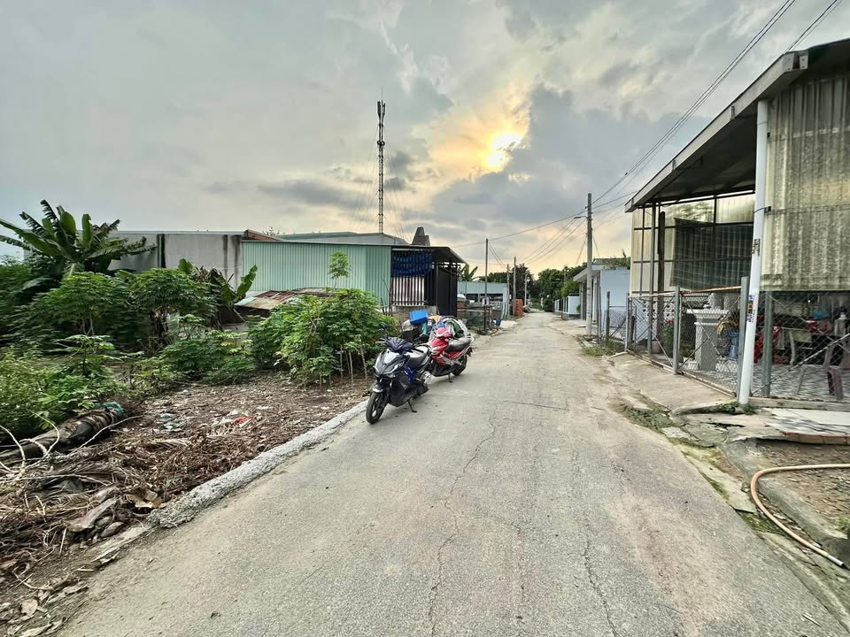 Đất thổ cư Phú Mỹ Thủ Dầu Một 122m² giá 2 tỷ - Hướng Tây Bắc, đường bê tông rộng rãi!