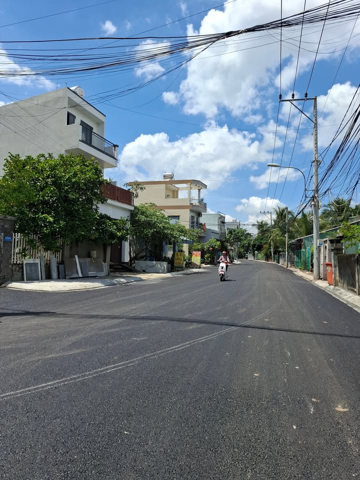 Nhà cấp 4 đường 8 Long Phước 94m² giá 3.79 tỷ - Gần chợ, trường học!