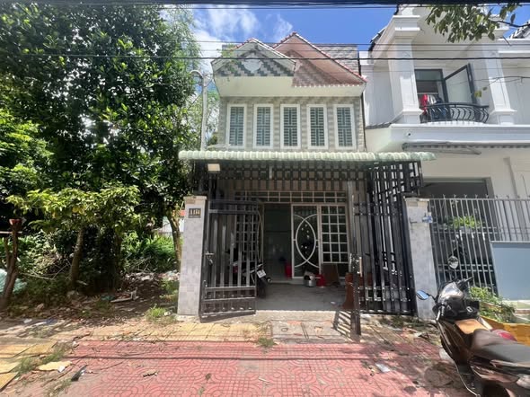 Nhà 1 trệt 1 lầu tại Phường 9, Vĩnh Long 93.8m² giá 2.2 tỷ - Kinh doanh thuận lợi!