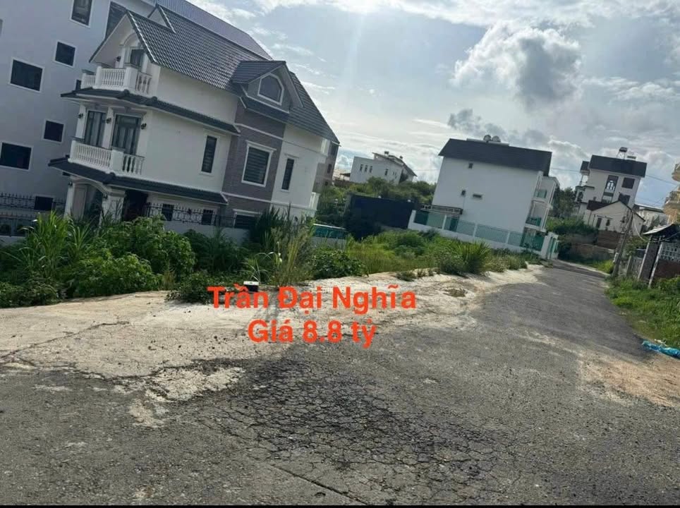 Đất nền biệt thự 2 mặt tiền đường Trần Đại Nghĩa, Đà Lạt 229m² giá 8.8 tỷ - Cơ hội đầu tư hiếm có!