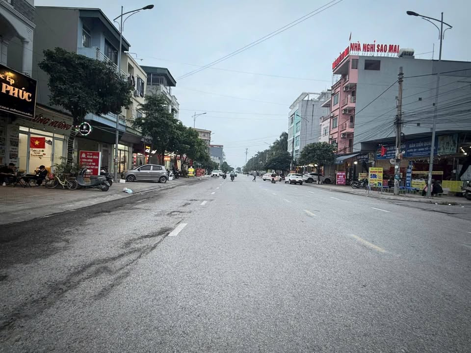 Nhà 3 tầng mặt đường Ngô Gia Tự, 81m² giá 6 tỷ - Đầu tư sinh lời ngay!