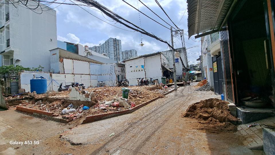 Đất lô góc Phú Thuận Quận 7 82.5m² giá 4.95 tỷ - Tiềm năng xây dựng CHDV