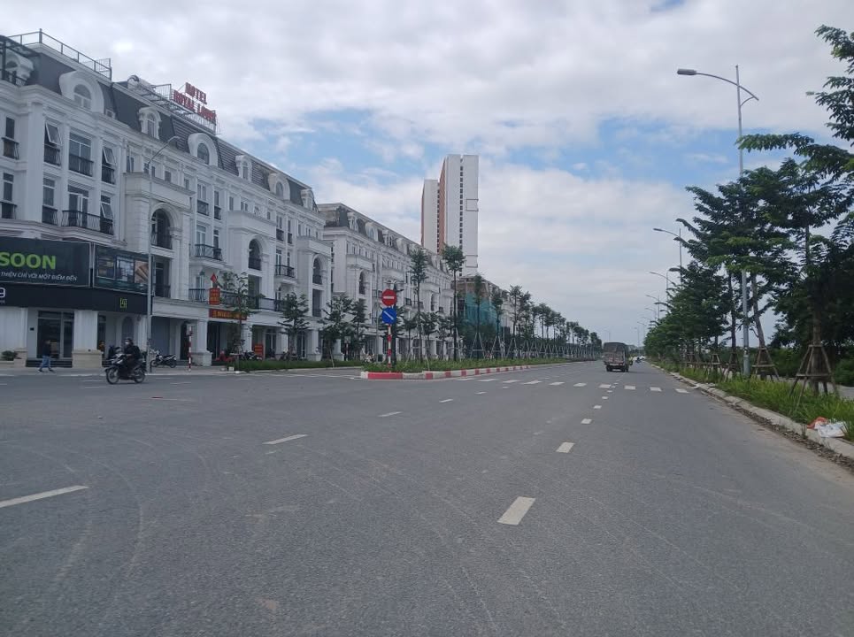 Shophouse Louis City 120m² giá 50 tỷ - Mặt đường Lê Quang Đạo, đầu tư sinh lời!