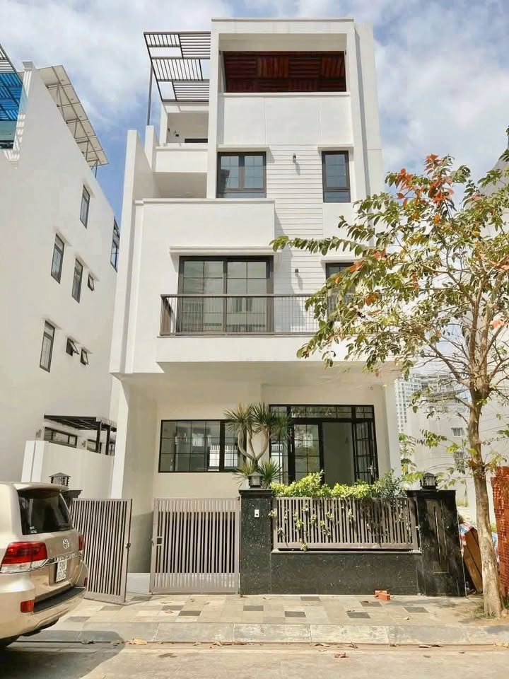 Nhà mặt tiền đường Sư Vạn Hạnh, quận 10, 75m² giá 45 triệu - Cơ hội vàng cho kinh doanh!